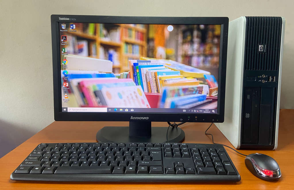 Desktop Computer ideal for study 2