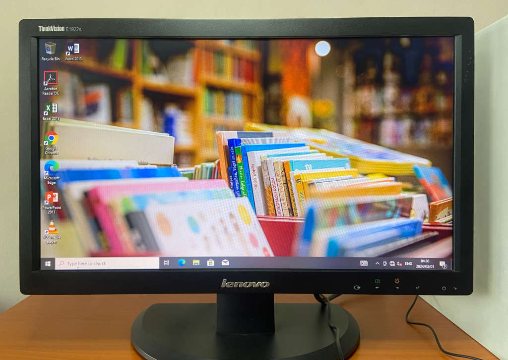 Desktop Computer ideal for study 2