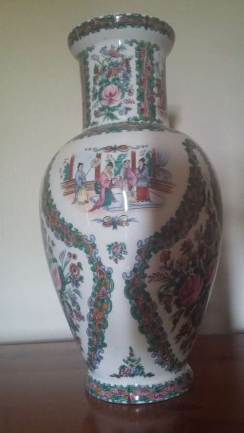 AMAZING LARGE CHINESE PORCELAIN FAMILLE VASE - SIGNED!!