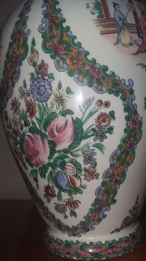 AMAZING LARGE CHINESE PORCELAIN FAMILLE VASE - SIGNED!!