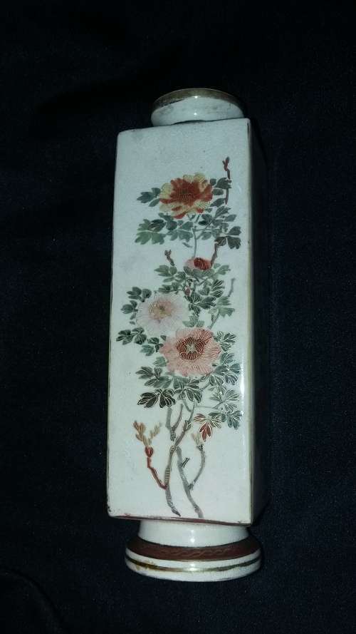 ANTIQUE CHINESE DOUBLE-SIDED VASE - SIGNED!