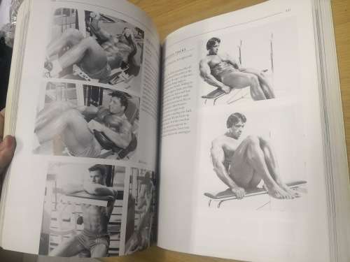 Arnold Schwarzenegger The New Encyclopedia of Modern Bodybuilding
