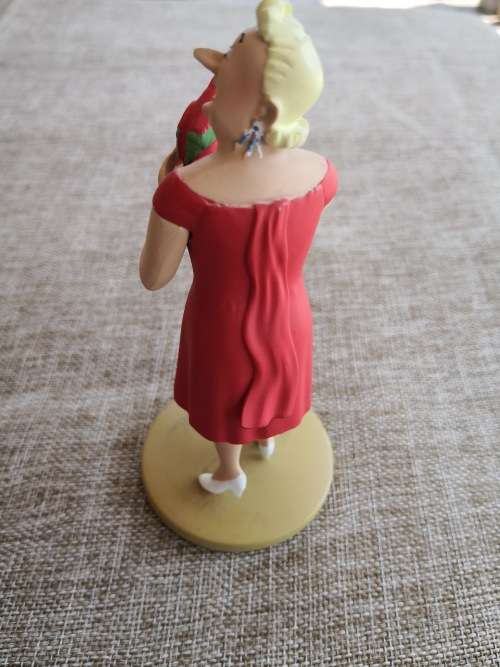 Tintin - The Castafiore Emerald - Bianca Castafiore - with a parrot