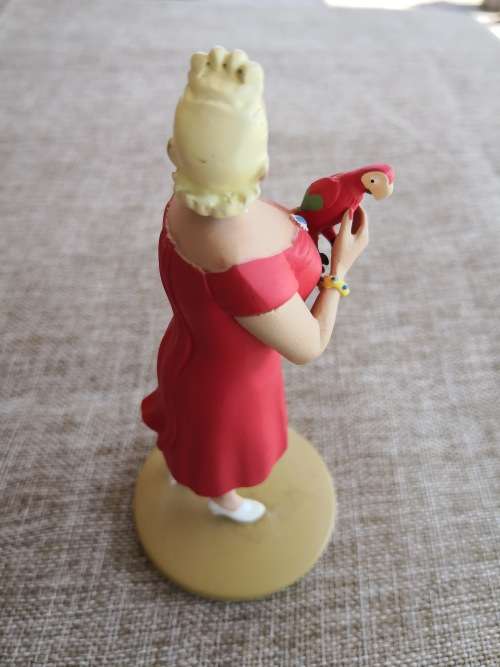 Tintin - The Castafiore Emerald - Bianca Castafiore - with a parrot