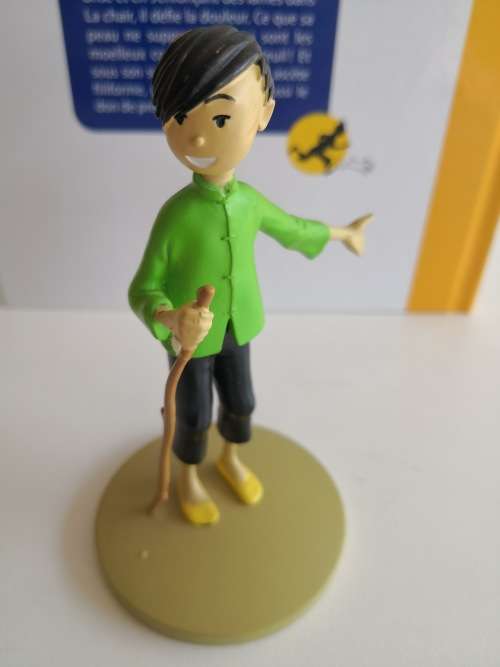 Tintin - The Blue Lotus - Tchang - indicates