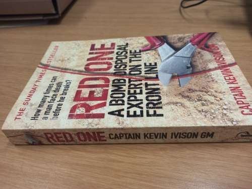 Red One - a Bo.. disposal expert on the front line