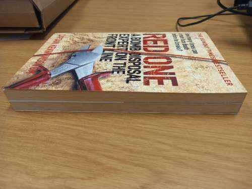 Red One - a Bo.. disposal expert on the front line