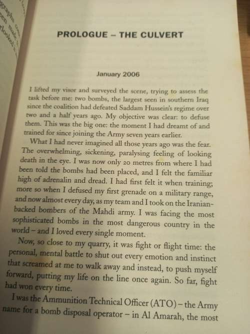 Red One - a Bo.. disposal expert on the front line