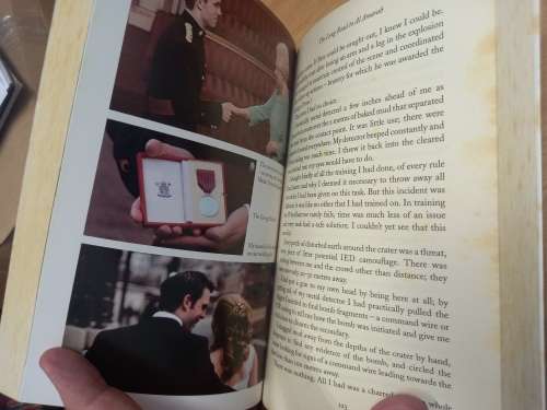 Red One - a Bo.. disposal expert on the front line