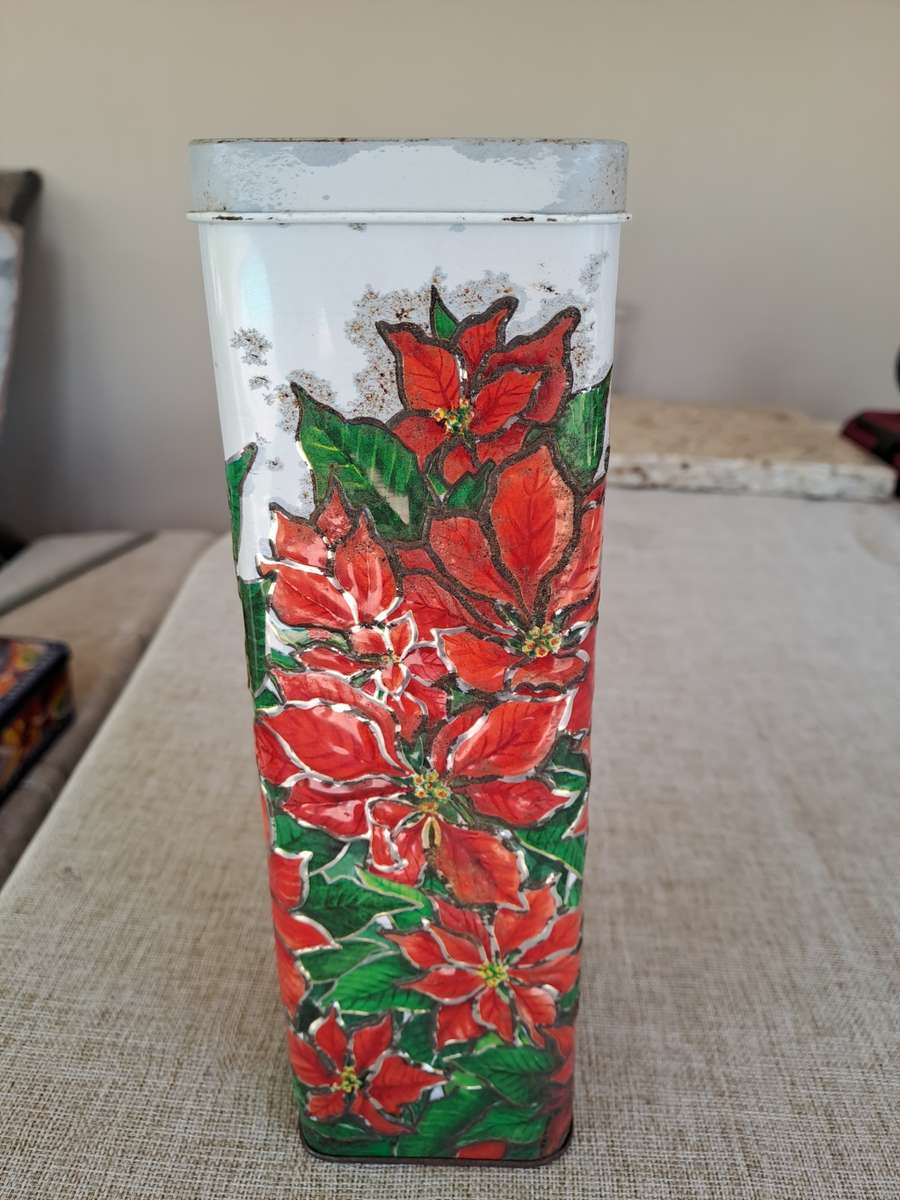 Churchhills Poinsettia Biscuit Collectors Tin