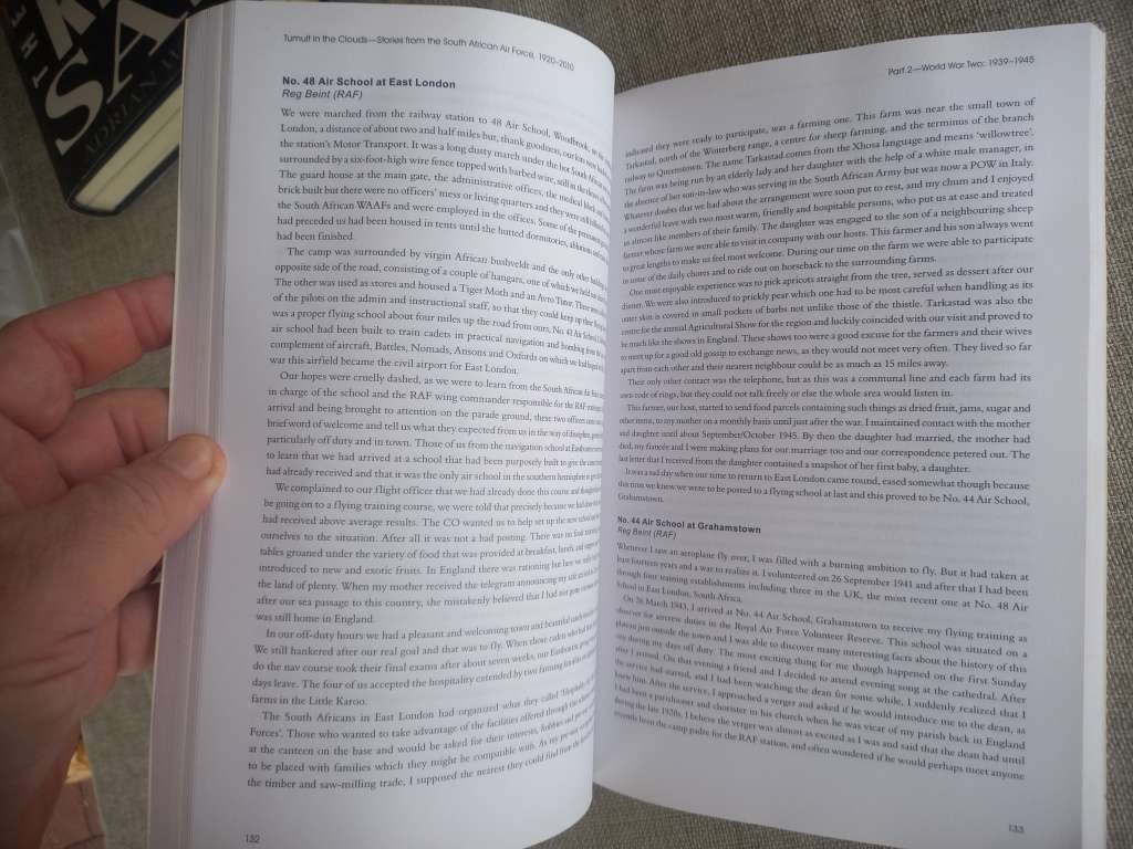 TUMULT IN THE CLOUDS - STORIES FROM THE SOUTH AFRICAN AIR FORCE, 19202010 - Dean Wingrin