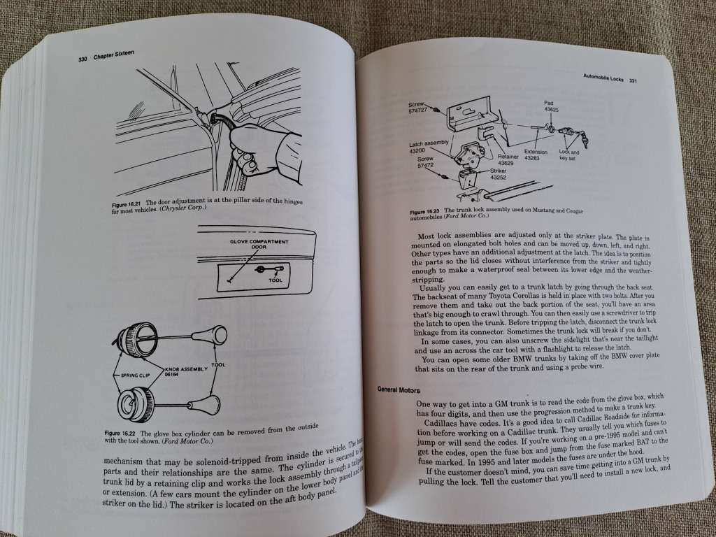The Complete Book of Locks and Locksmithing 5th Edition - Bill Phillips