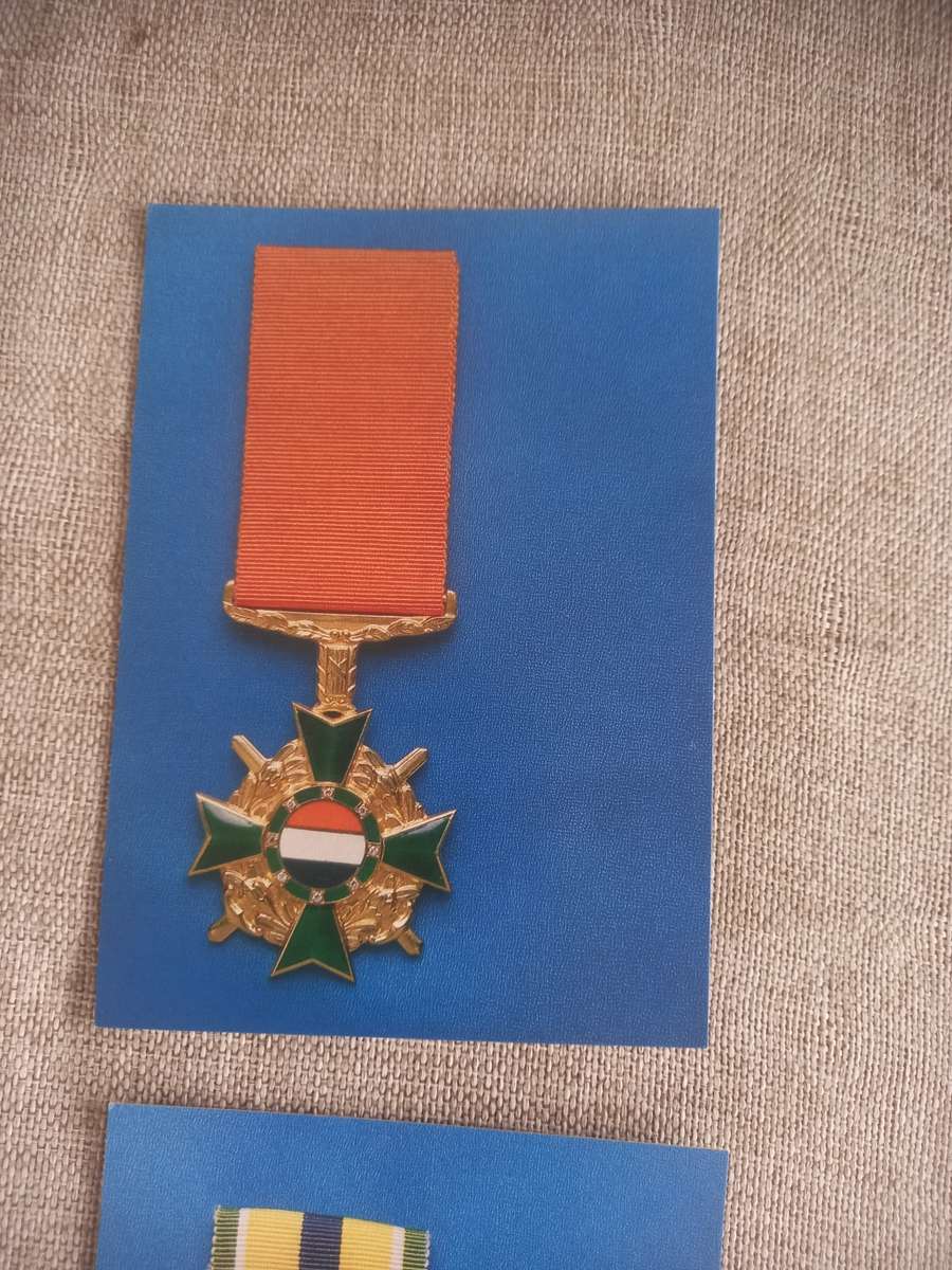 Medal postcards x 4 ( Honoris Crux / Pro Patria / De Wet and John Chard )