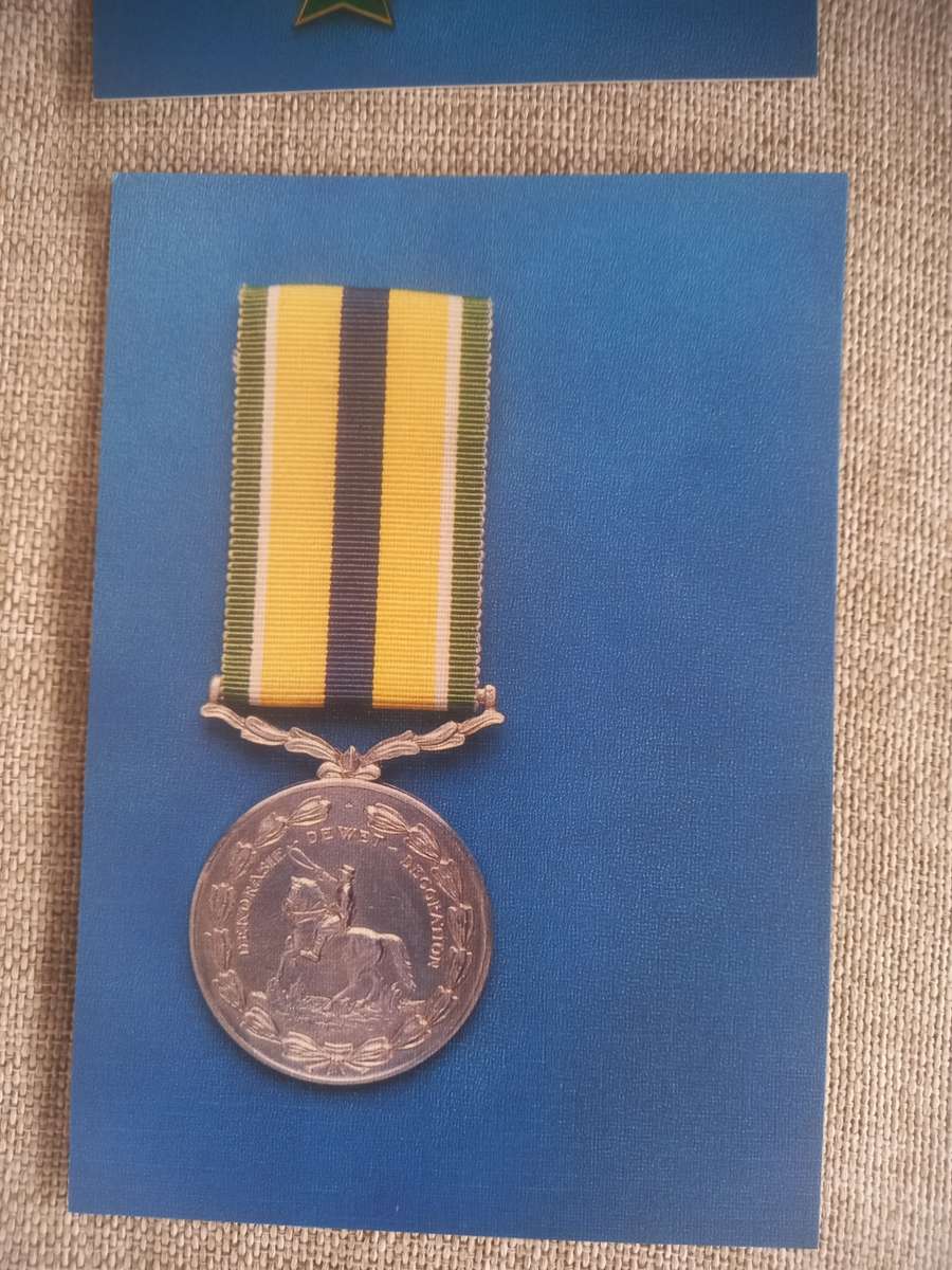 Medal postcards x 4 ( Honoris Crux / Pro Patria / De Wet and John Chard )
