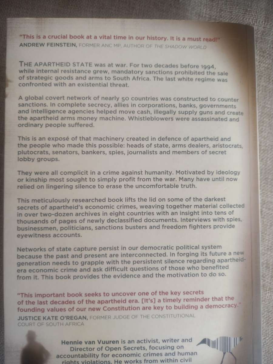 Apartheid Guns and Money: A Tale of Profit - Hennie van Vuuren