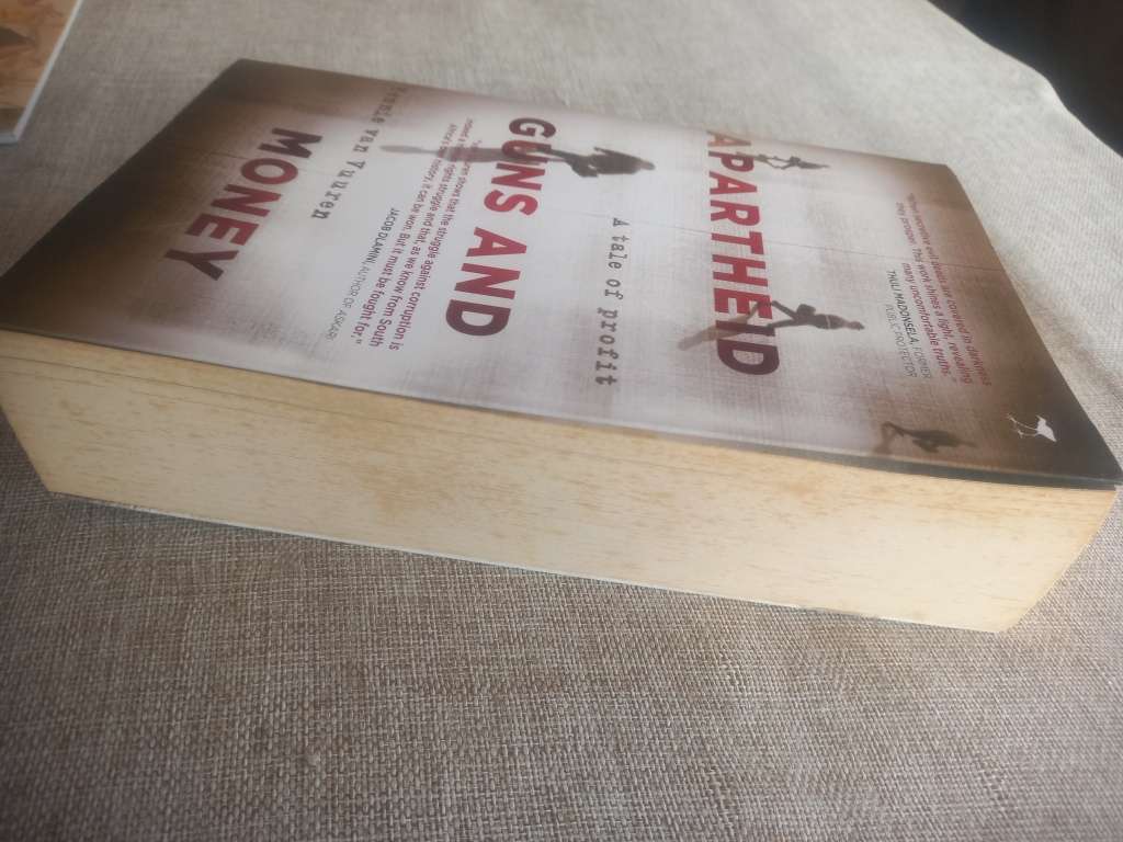Apartheid Guns and Money: A Tale of Profit - Hennie van Vuuren