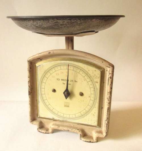 VINTAGE KITCHEN SCALE
