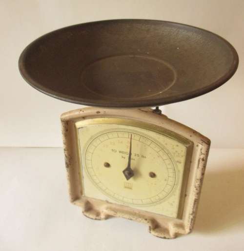 VINTAGE KITCHEN SCALE