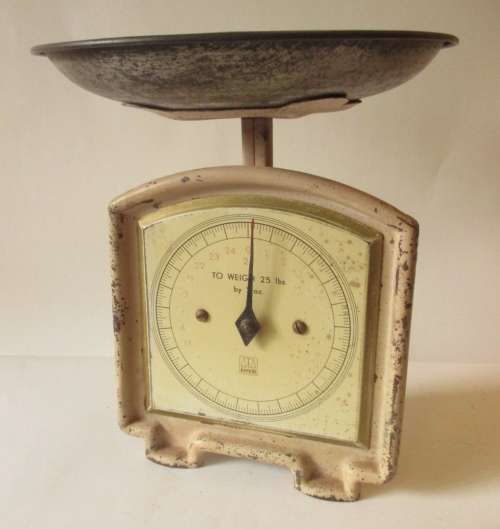 VINTAGE KITCHEN SCALE