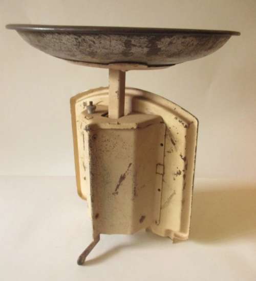 VINTAGE KITCHEN SCALE