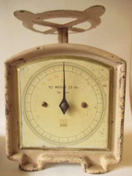 VINTAGE KITCHEN SCALE