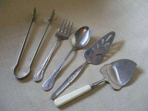 VINTAGE SERVING UTENSILS.