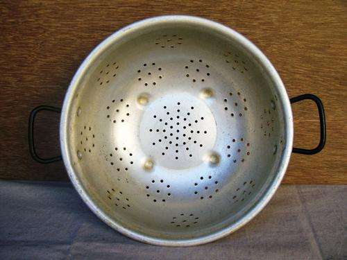 VINTAGE ALUMINUM COLANDER