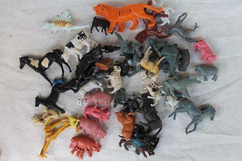 VINTAGE PLASTIC FARM AND OTHER ANIMALS x44