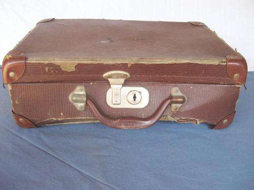 VINTAGE BOX SUITE CASE (DAMAGED)
