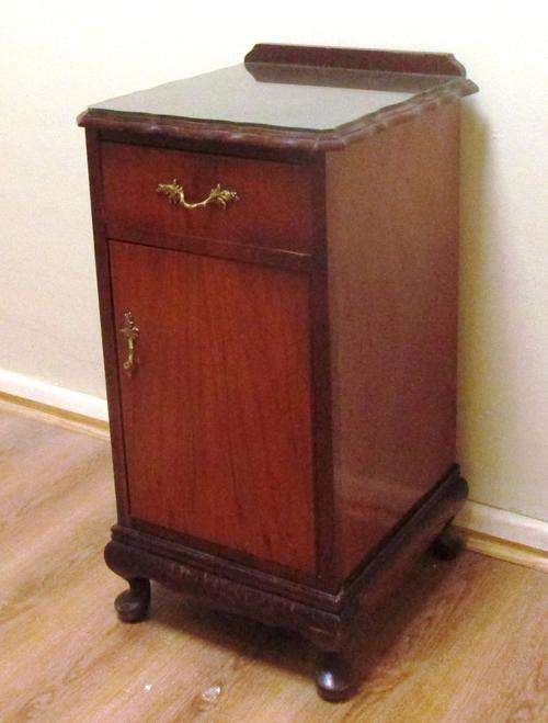 VINTAGE NIGHTSTAND/BED TABLE WITH GLASS TOP