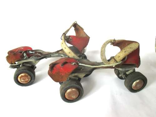 VINTAGE ROLLER SKATES