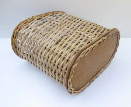 BOTTLE/PICNICK BASKET