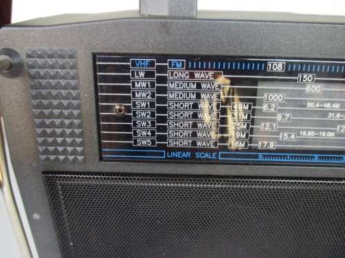 VINTAGE VEGA MERLIN WORLD RADIO