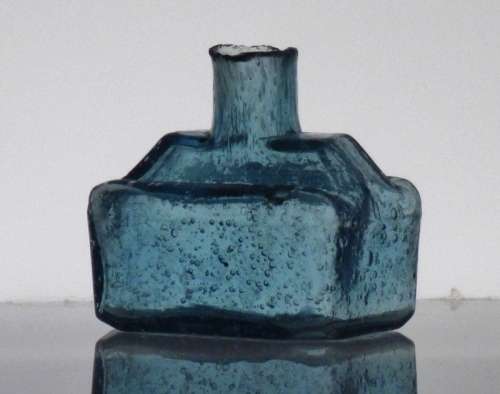 ICE BLUE BOAT INK FULL OF BUBBLES