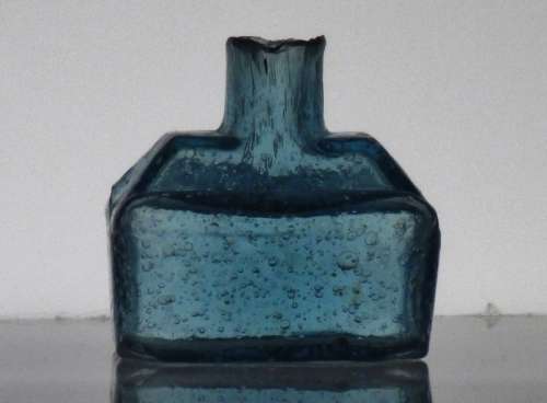 ICE BLUE BOAT INK FULL OF BUBBLES