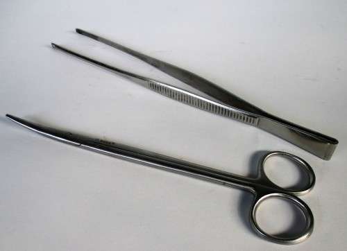 VINTAGE MEDICAL SCISSOR AND TWEEZERS TOOL