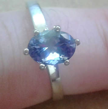 Stunning 14kt white gold 0.96 AAA Natural tanzanite Ring