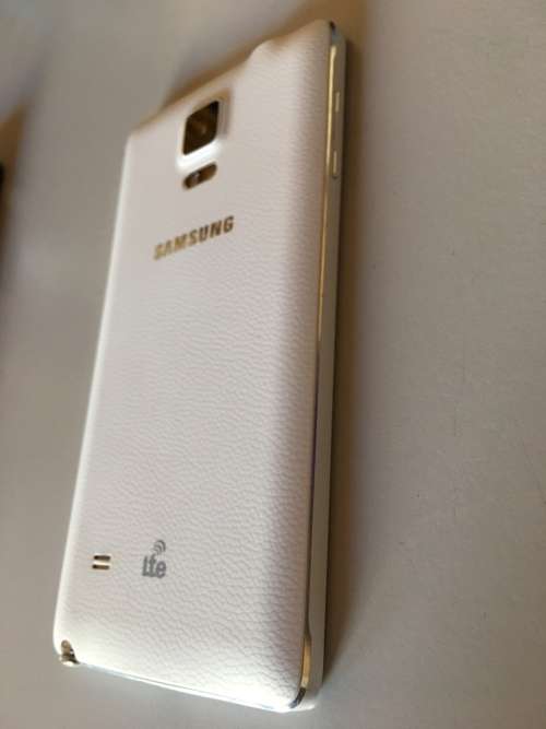 Samsung Galaxy Note 4 *Excellent Condition* + FREE COURIER SHIPPING + UAG Cover + Samsung Flip Cover