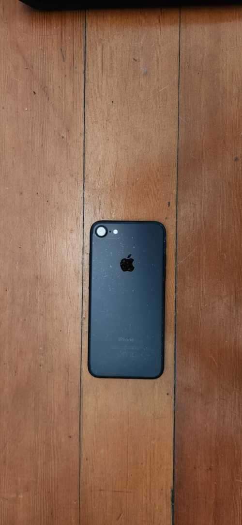 Iphone 7 32gb - cracked screen
