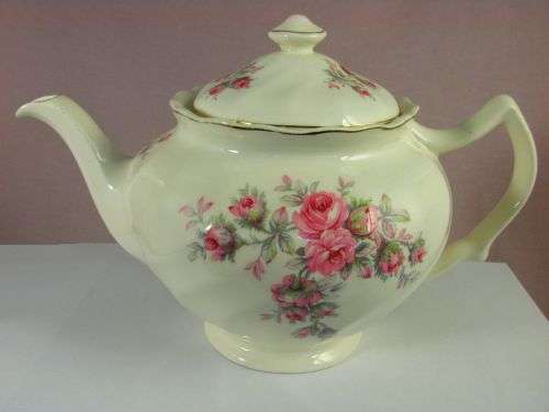 JOHNSON BROS:  Lovely 'Old Chelsea' Teapot!