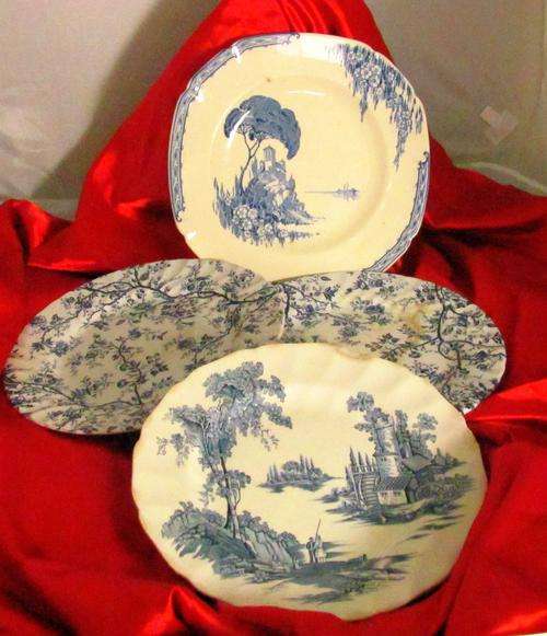 CLASSIC BLUE AND WHITE LOT OF 4 ASSORTED PLATES