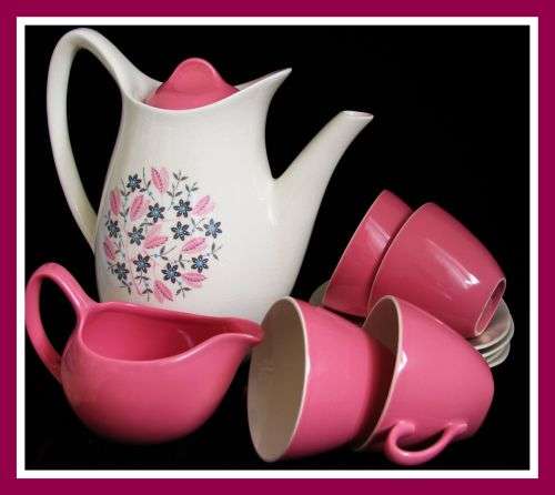 Retro Midwinter tea/coffee set in Pink! Lovely!