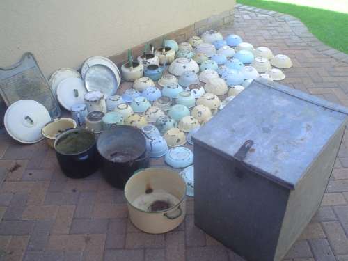 85 pieces of enamel and tin