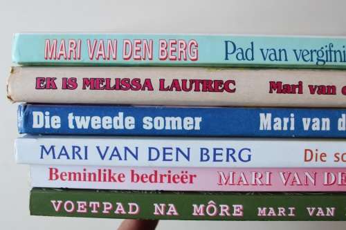 6 x Mari van den Berg hardeband boeke