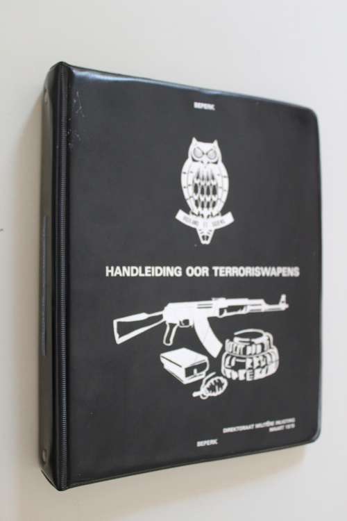 Handleiding oor terroristewapens 1975 - Departement Militere Inligting