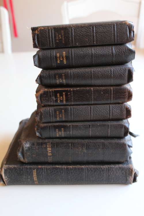 Versameling Bybels, Psalms en Gesange boeke