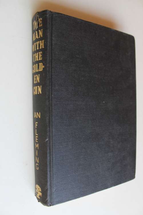 The man with the golden gun - Ian Fleming