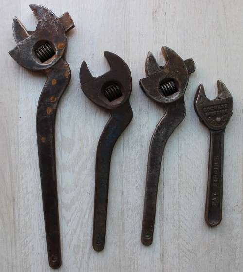 4 x Wrench spanner moersleutel shifting spanner wrench -   vintage antique implements implimente