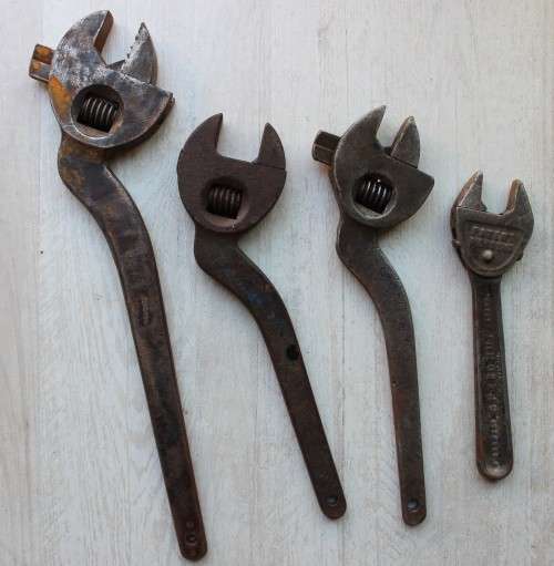 4 x Wrench spanner moersleutel shifting spanner wrench -   vintage antique implements implimente