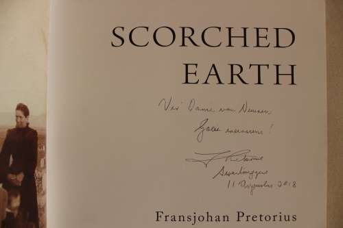 SIGNED: Scorched Earth - Pretorius, Fransjohan